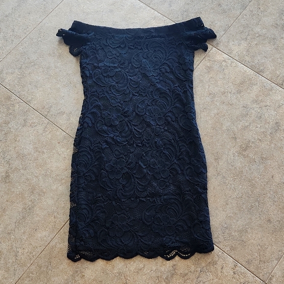 Lace Mini dress - Picture 2 of 8